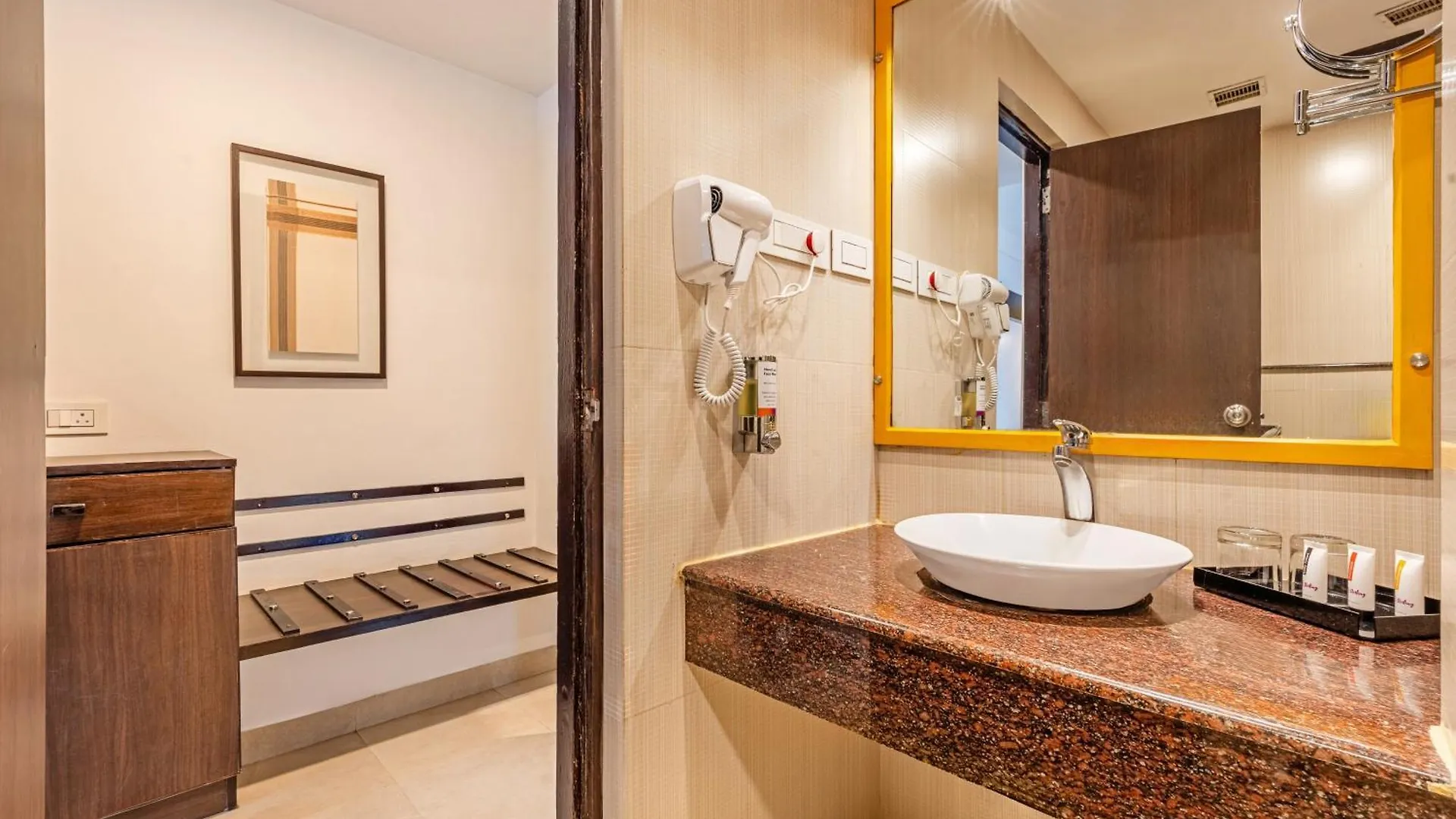 Sterling Munnar Hotel 4*,